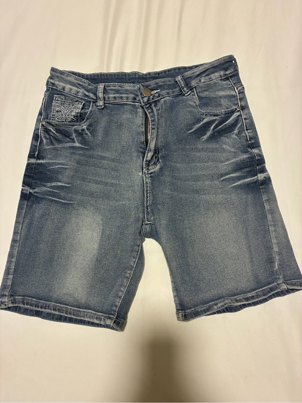 Women’s Above the knees Washed Blue Denim Shorts with Design pockets